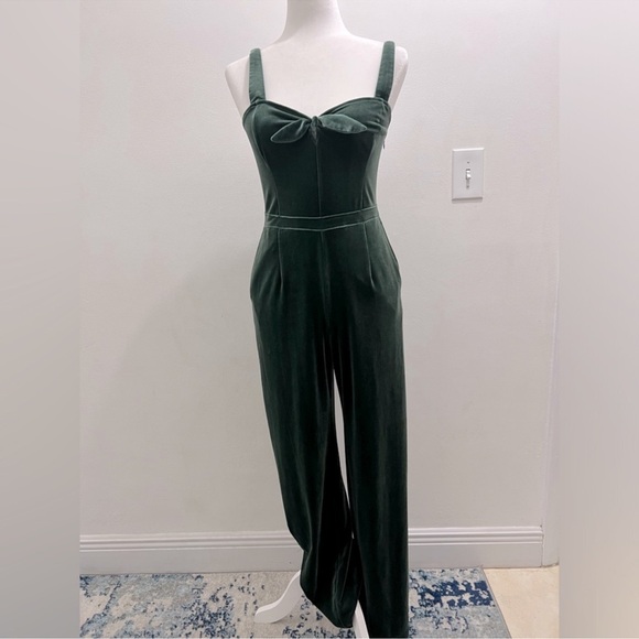 ✨ Abercrombie & Fitch ✨ NWT Green Velvet Jumpsuit Size Small - Picture 3 of 9